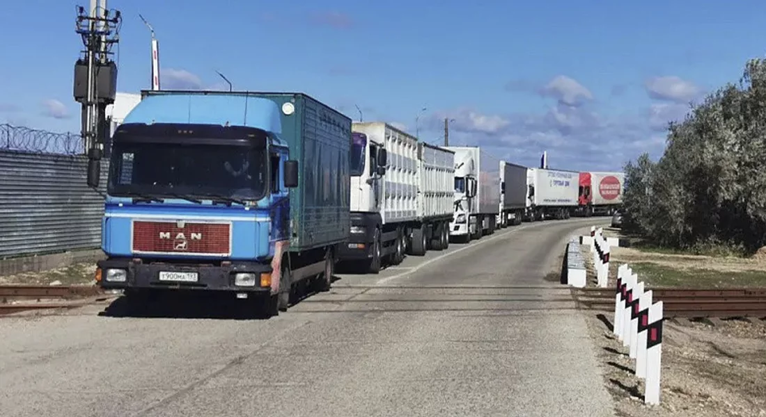 В очереди на Керченскую переправу ожидают более 800 грузовиков